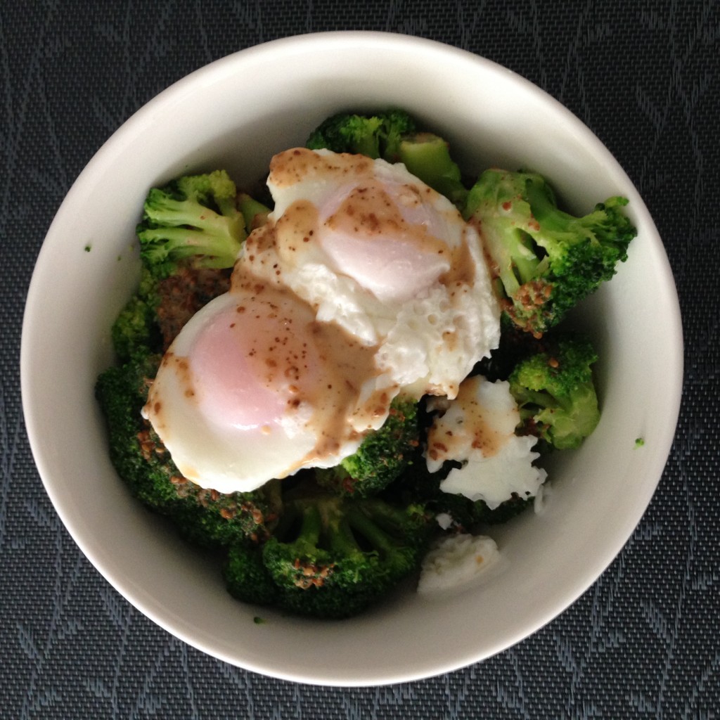 Poached eggs with broccoli